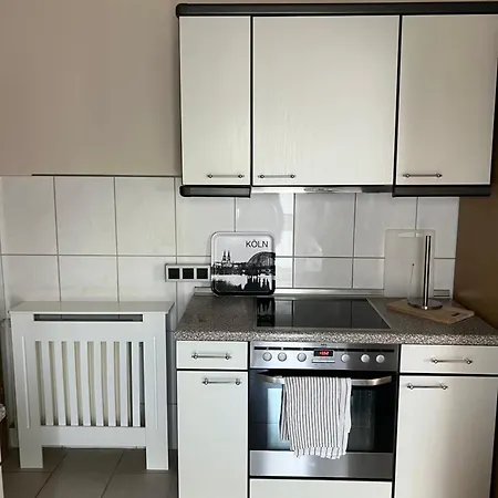 Apartment Klamar Monteur Wohnzimmer Esszimmer 1 Schlafzimmer Kueche Diele Bad In Erftstadt Niederberg *