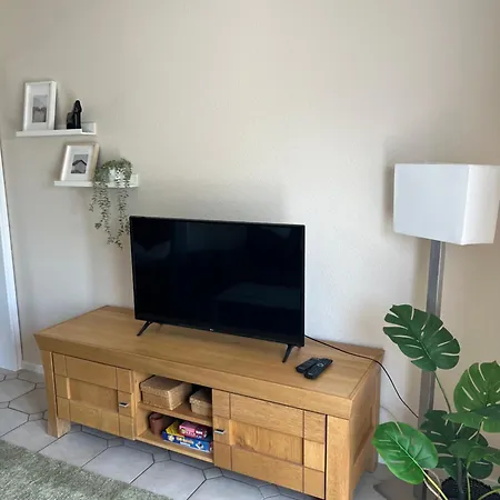 Klamar Monteur Wohnzimmer Esszimmer 1 Schlafzimmer Kueche Diele Bad In Erftstadt Niederberg Apartment