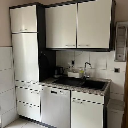 Apartment Klamar Monteur Wohnzimmer Esszimmer 1 Schlafzimmer Kueche Diele Bad In Erftstadt Niederberg