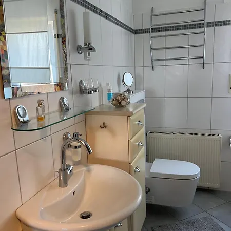 Klamar Monteur Wohnzimmer Esszimmer 1 Schlafzimmer Kueche Diele Bad In Erftstadt Niederberg Apartment *