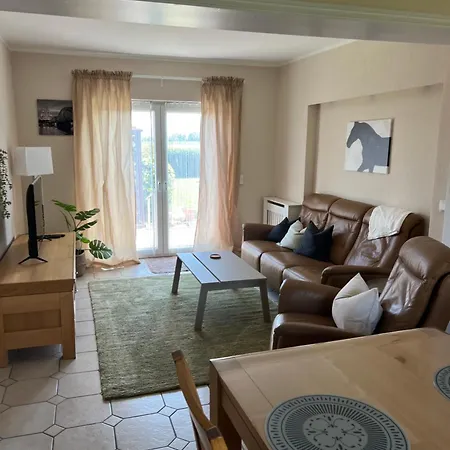 Klamar Monteur Wohnzimmer Esszimmer 1 Schlafzimmer Kueche Diele Bad In Erftstadt Niederberg